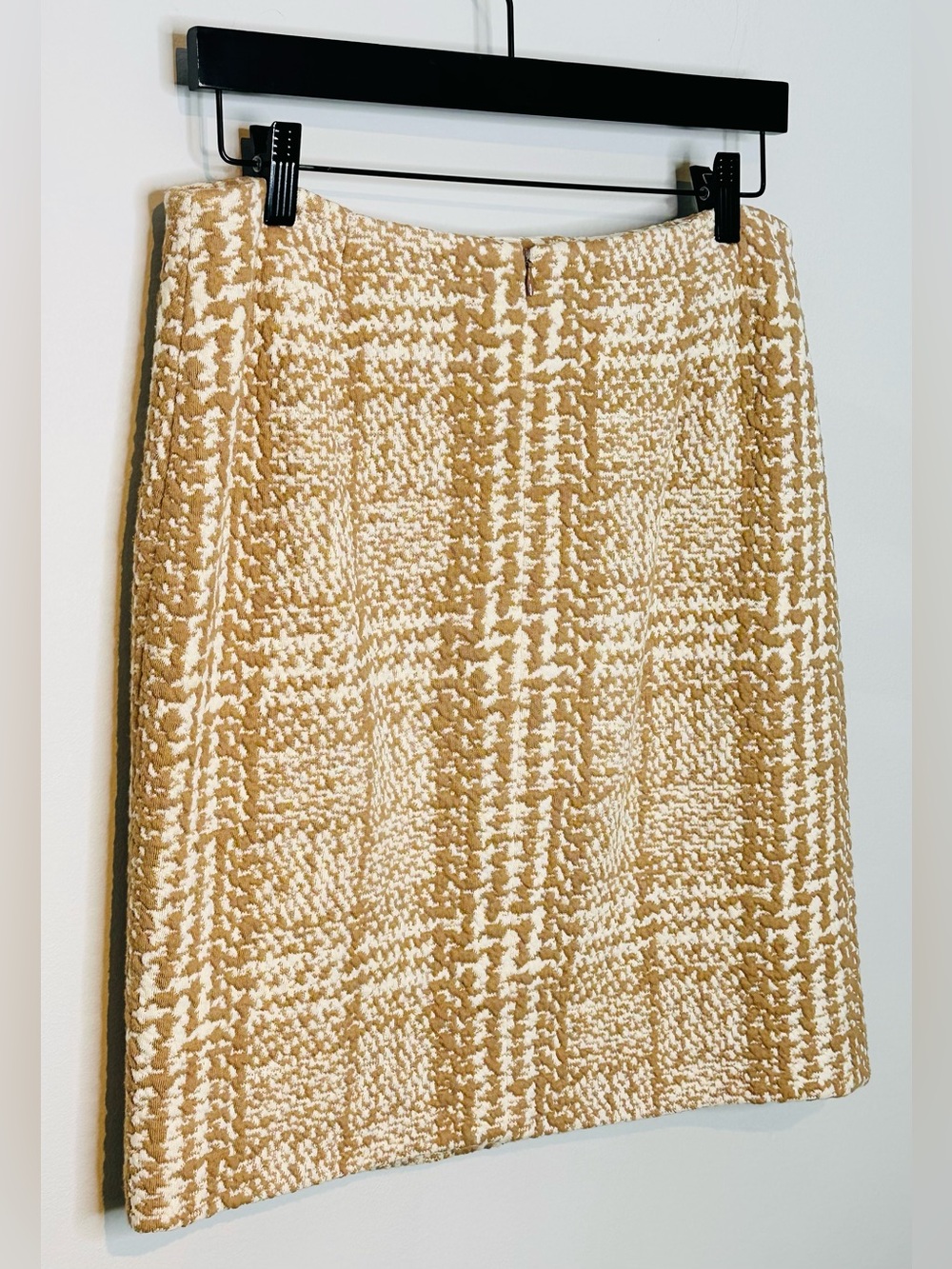 Akris Punto Houndstooth Tan Cream Knit Pencil Skirt - Picture 5 of 9